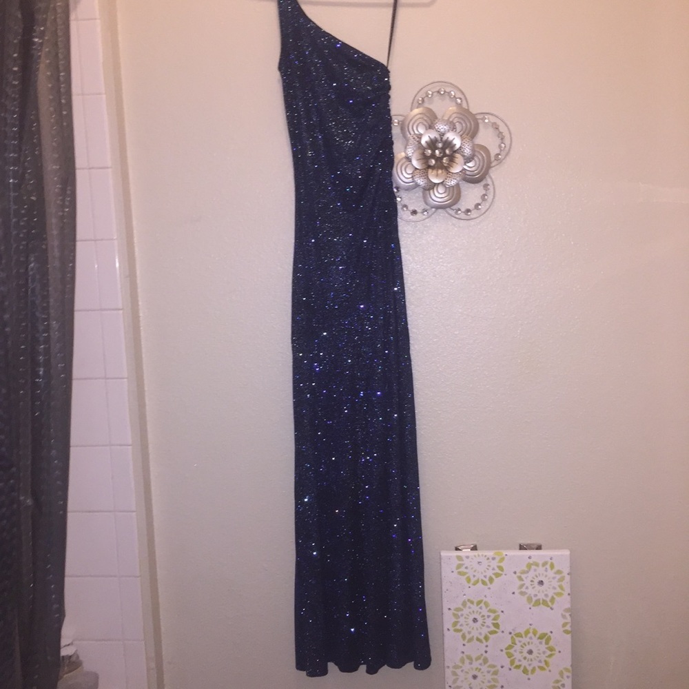 Super sparkly formal gown !